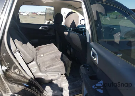 2016 Nissan Pathfinder S z USA, uszkodzony, nr VIN 5N1AR2MM7GC613630